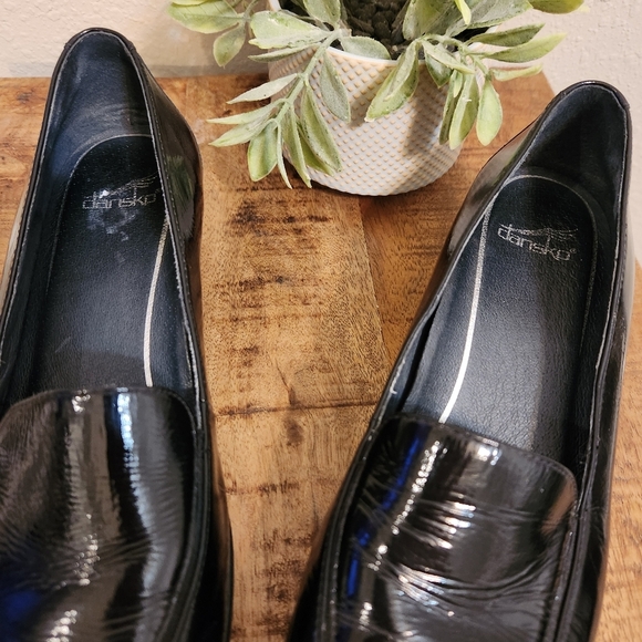 Dansko Black Patent Leather Loafers Size 38 - Picture 7 of 10